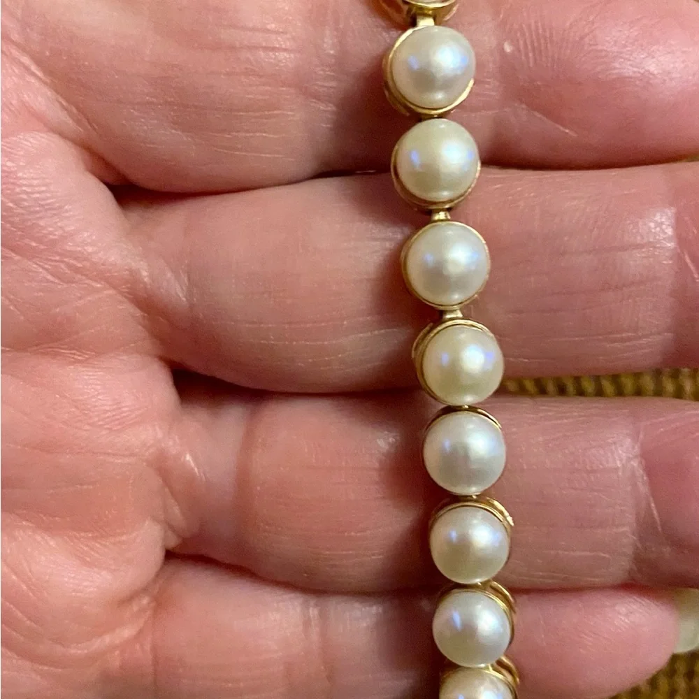 Classic Custom Gold and Pearl Bracelet - Picture 5 of 9
